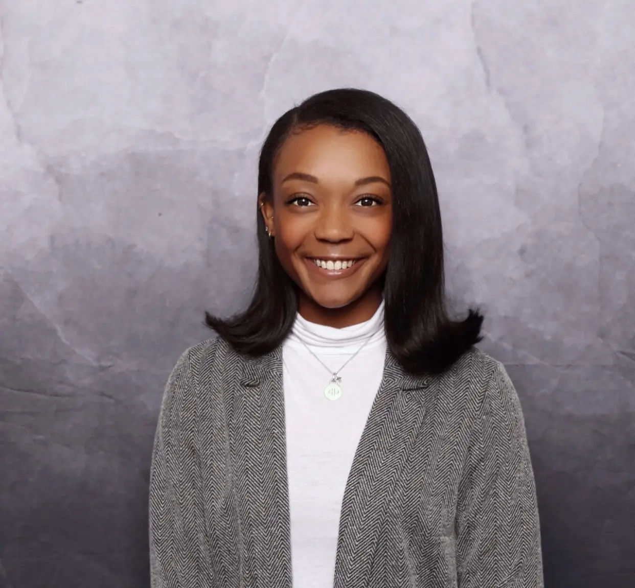 Asha Bell Headshot 1